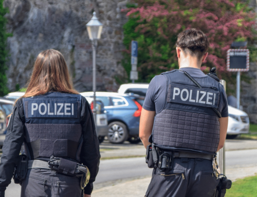 17 Jahre ohne Führerschein unterwegs: Kontrolle auf der A3 endet für Autofahrer mit bitterem Erwachen