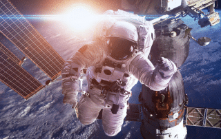 Austronaut ausserhalb ISS